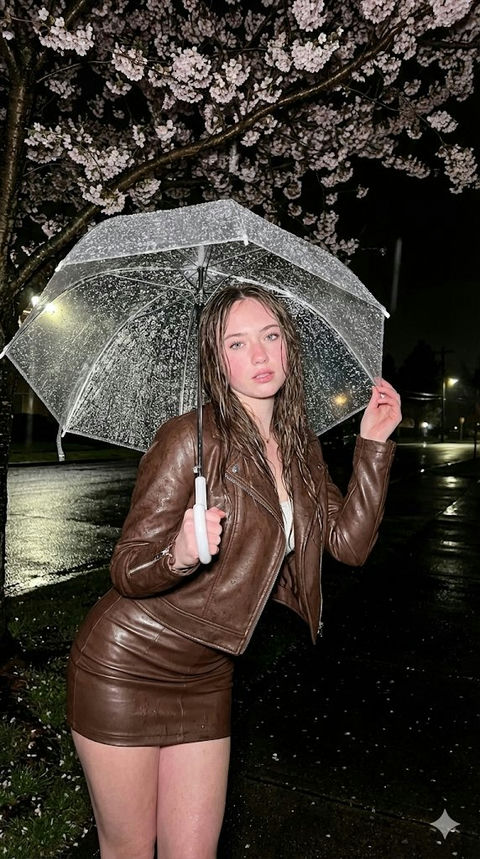 暴雨夜樱下的皮衣闪光灯时尚大片 - AI图片提示词示例