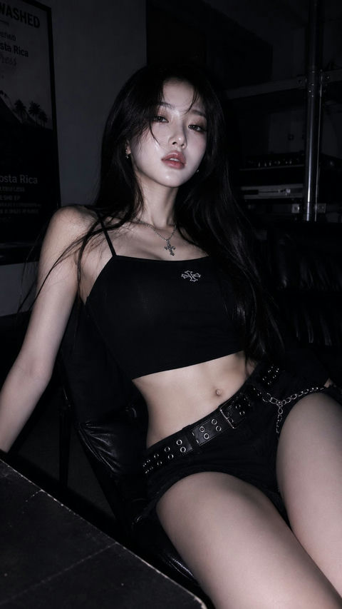 Y2K风格韩国夜生活女性时尚肖像 - AI图片提示词示例