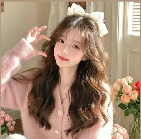 阳光窗边粉色针织衫少女甜美写真 - AI图片提示词示例