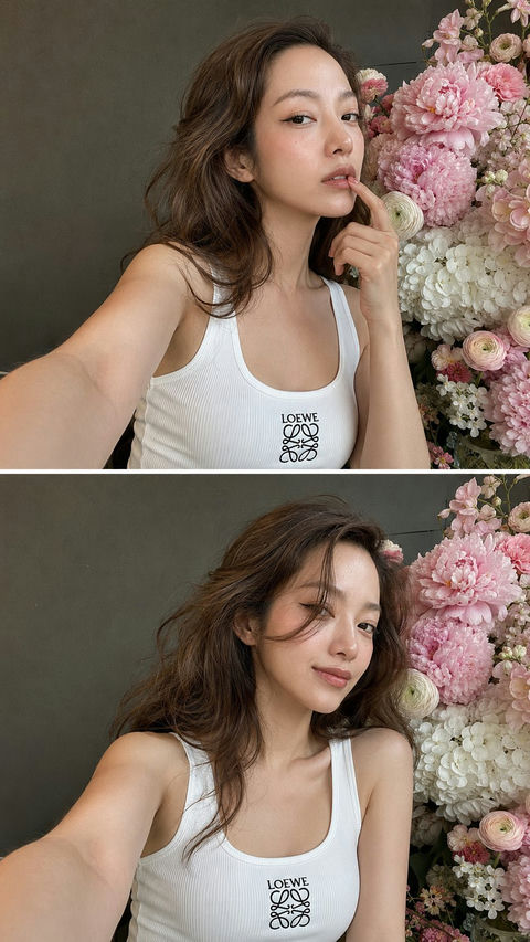 罗意威白色背心美女双格自拍写真 - AI图片提示词示例
