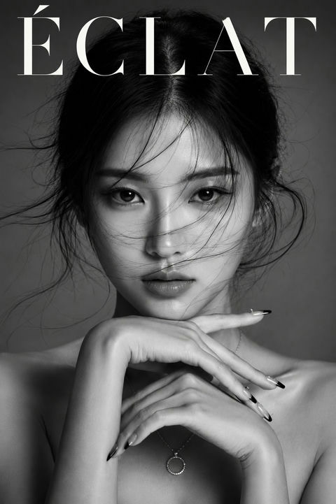 奢华黑白韩系杂志美容人像 - AI图片提示词示例