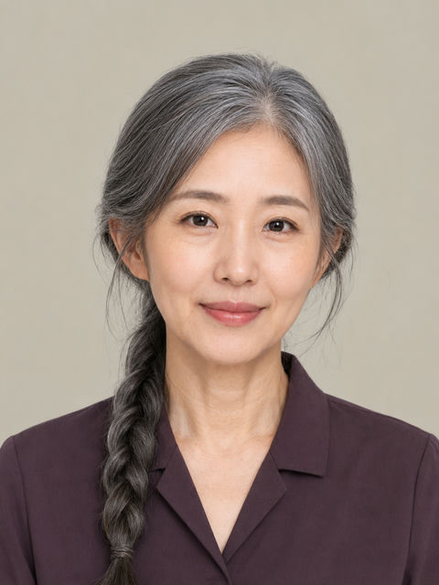 岁月沉淀的真实长者标准证件照 - AI图片提示词示例