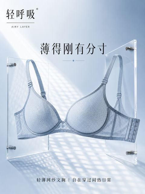 极简奢华墨绿缎面晨袍商业海报设计 - AI图片提示词示例