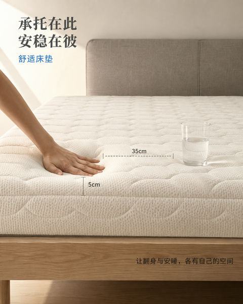 极简晨光床垫抗扰测试海报 - AI图片提示词示例