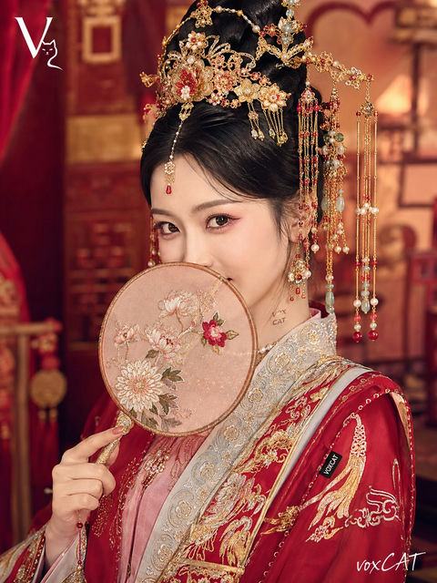 中式古典婚礼写真宋明风仕女 - AI图片提示词示例